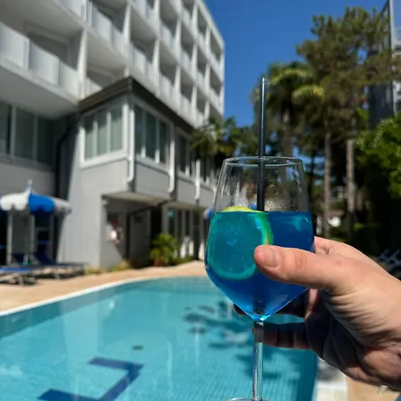 Carlton Hotell 3*