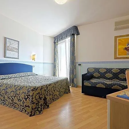 Carlton Szálloda 3*