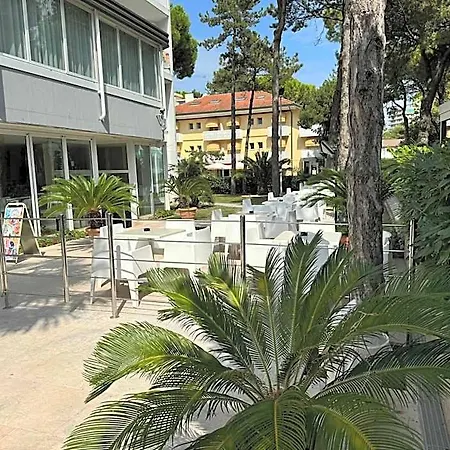 Carlton Szálloda 3*