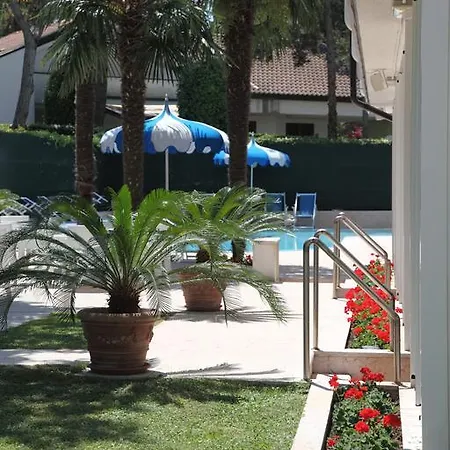 Carlton Hotel 3*